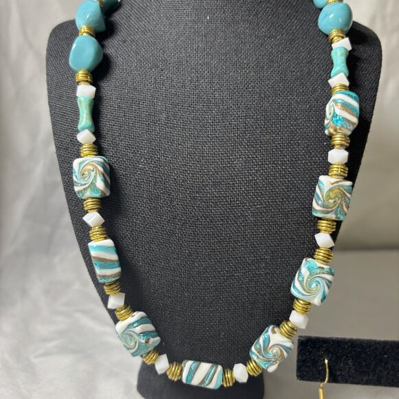 Discount Shipping on Necklace & Earring Set - Picture 2 of 4